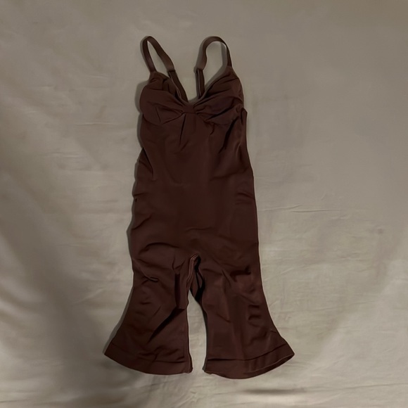 SKIMS Intimates & Sleepwear Skims Sculpting Bodysuit Mid Thigh W